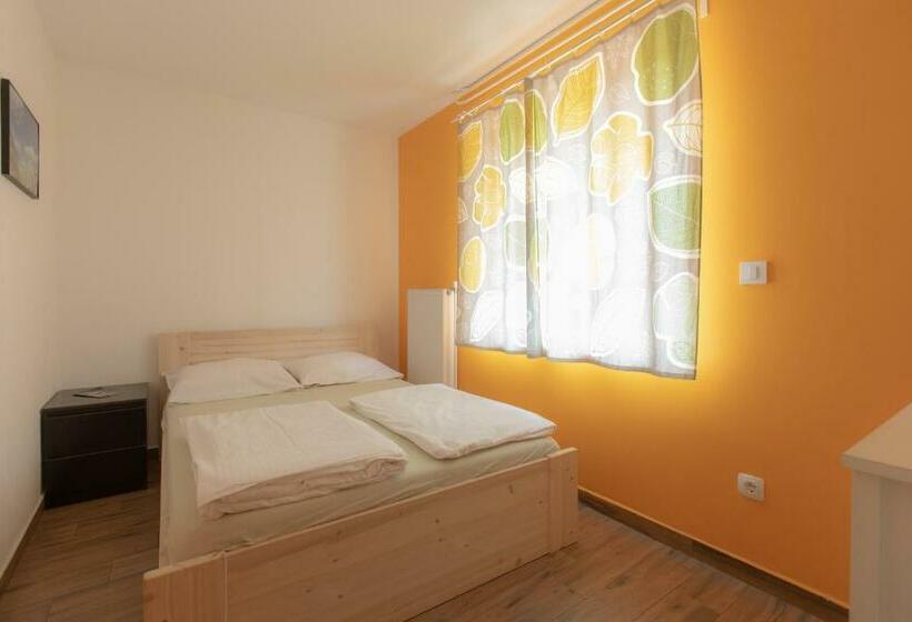 اتاق استاندارد با سرویس بهداشتی مشترک, Hostel Soča Rocks