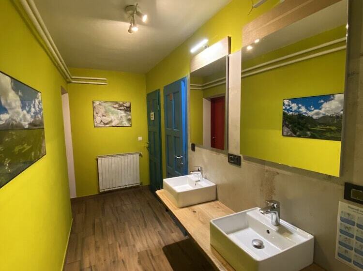 تختخواب در اتاق مشترک, Hostel Soča Rocks