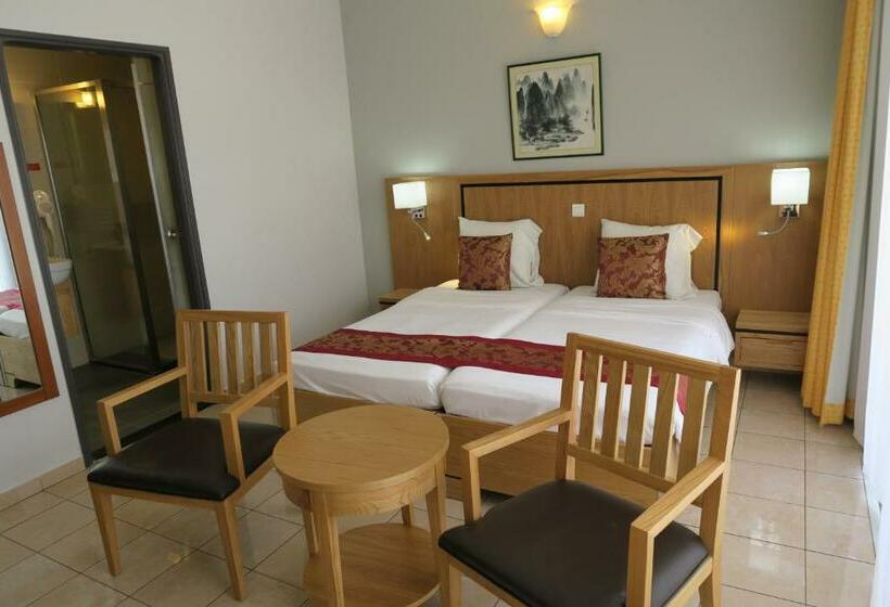 اتاق کلاسیک, Central