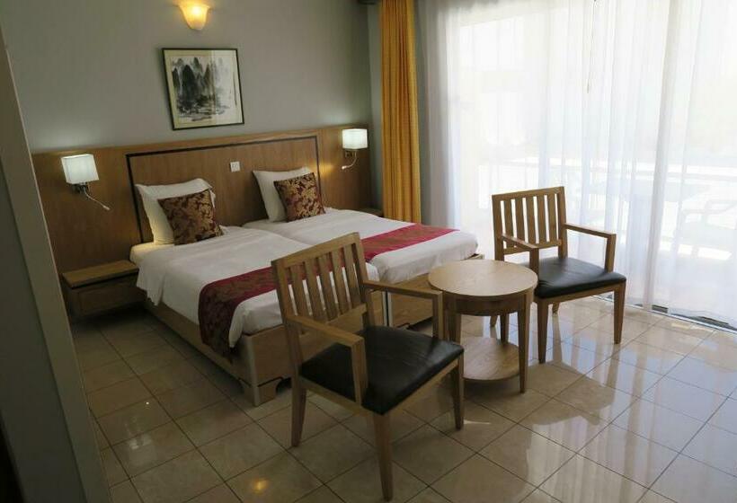 اتاق کلاسیک, Central