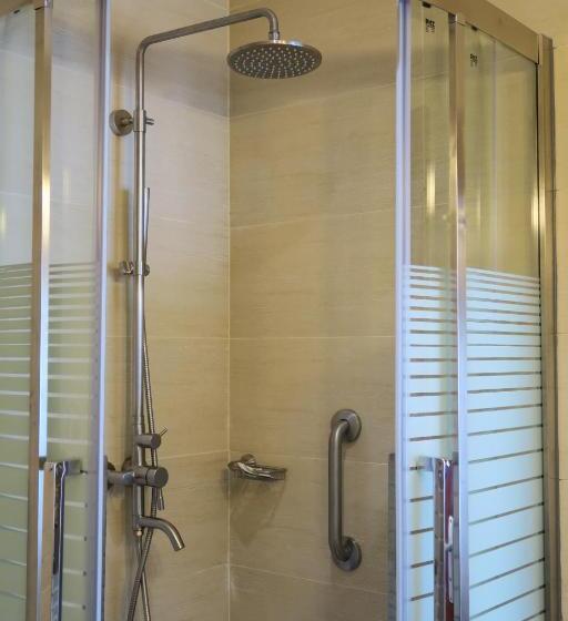 اتاق کلاسیک, Central