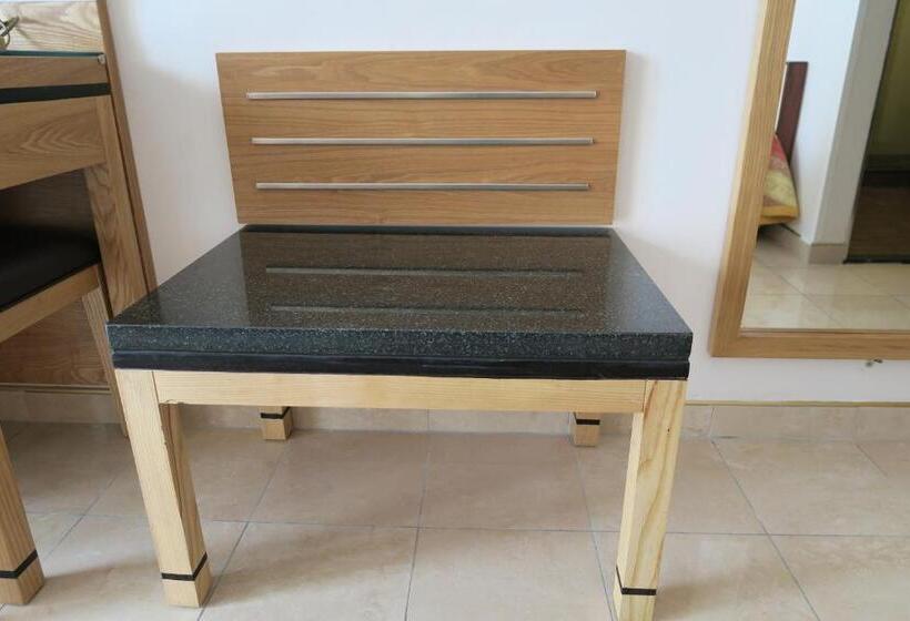 اتاق کلاسیک, Central