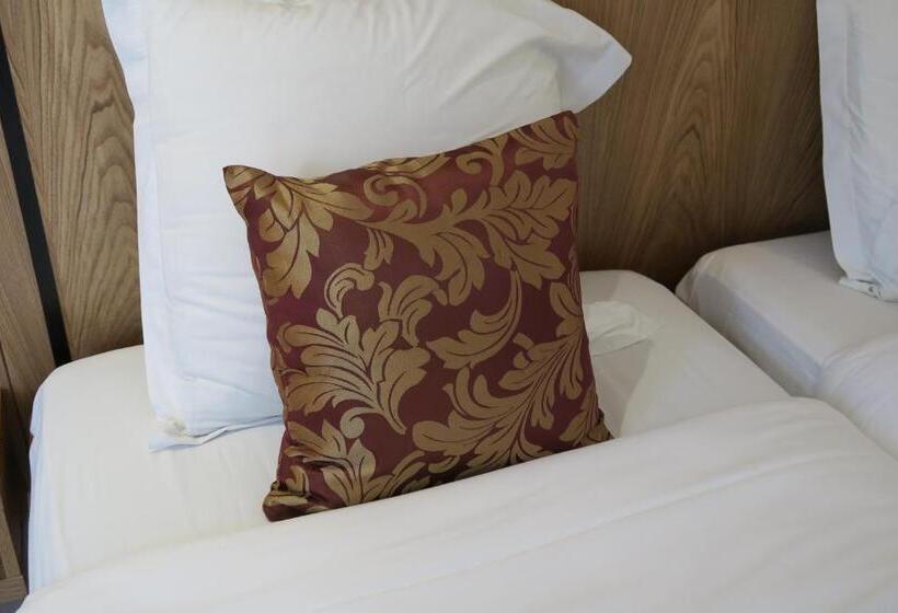 اتاق کلاسیک, Central