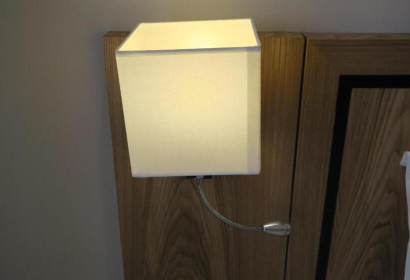 اتاق کلاسیک, Central