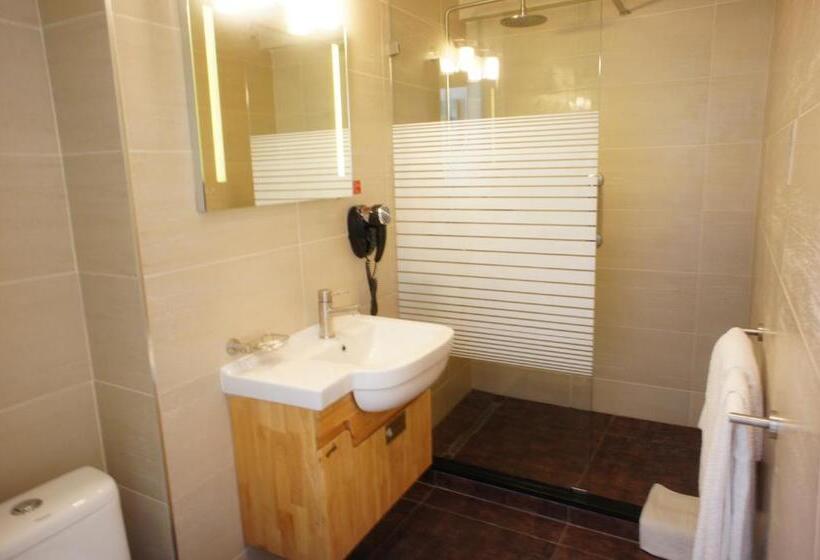 اتاق کلاسیک یک تخته, Central