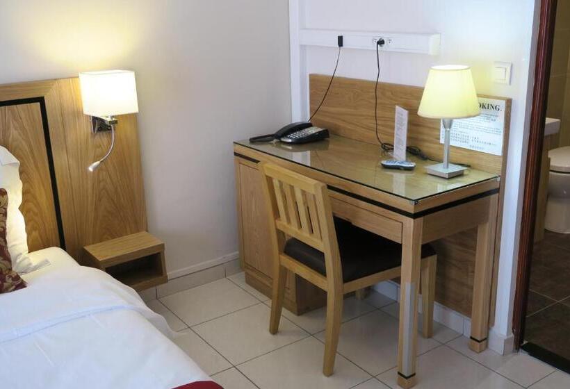 اتاق کلاسیک, Central