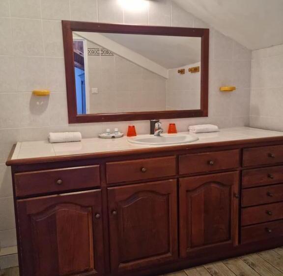 اتاق عادی, Des Neiges