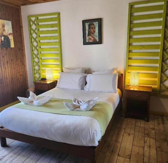 اتاق استاندارد سه نفره, Des Neiges