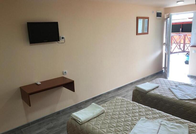 اتاق ساده سه نفره, Harmony