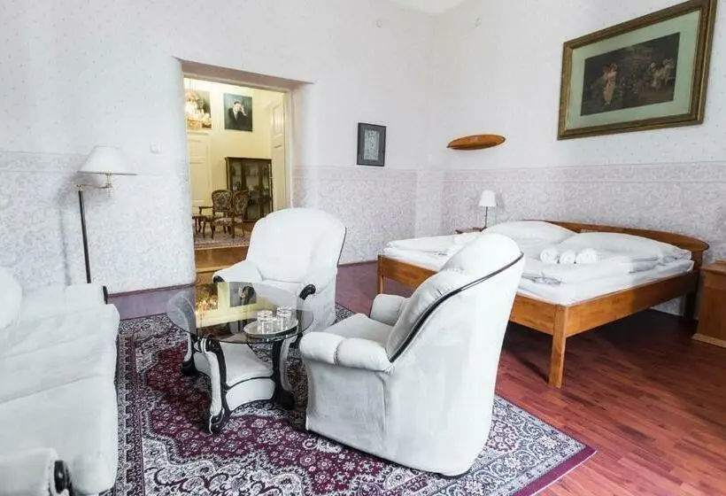 Deluxe-huoneisto 2 Makuuhuonetta, Kaštieľ Mojmírovce