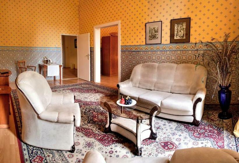 침실 1개 아파트, Kaštieľ Mojmírovce