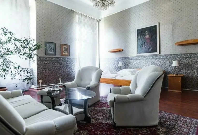 Deluxe-huoneisto 2 Makuuhuonetta, Kaštieľ Mojmírovce