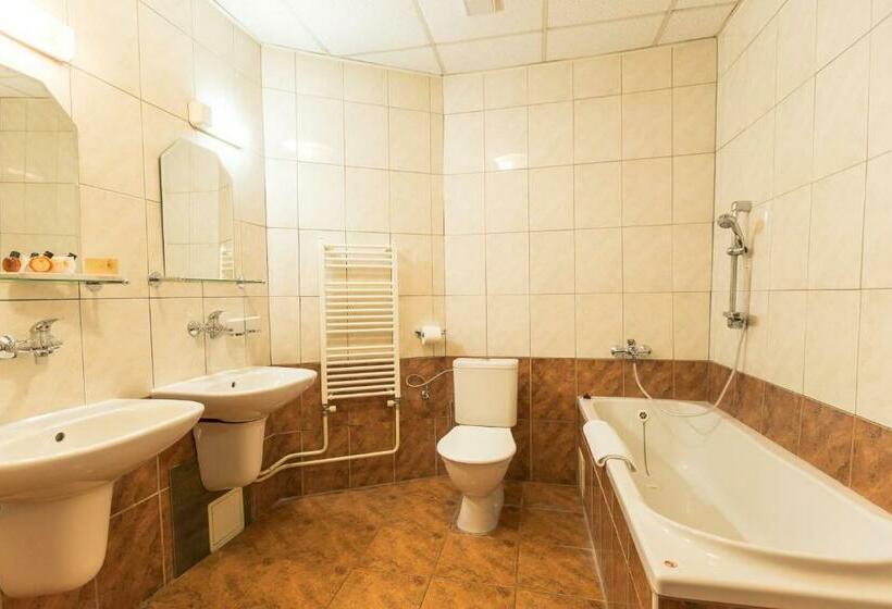 침실 1개 아파트, Kaštieľ Mojmírovce