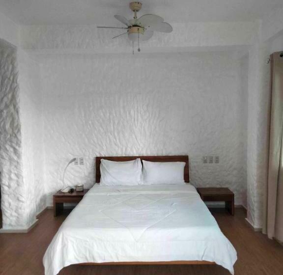 Номер Superior, Montani Beach Resort Puerto Galera Powered By Cocotel