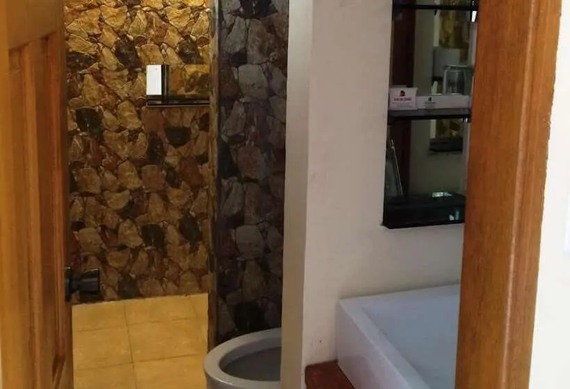 片側に海が見えるデラックスルーム, Montani Beach Resort Puerto Galera Powered By Cocotel