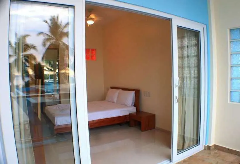 片側に海が見えるデラックスルーム, Montani Beach Resort Puerto Galera Powered By Cocotel