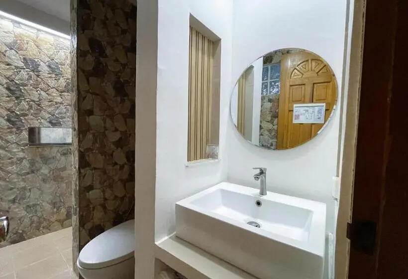 キングサイズベッドのデラックスルーム, Montani Beach Resort Puerto Galera Powered By Cocotel
