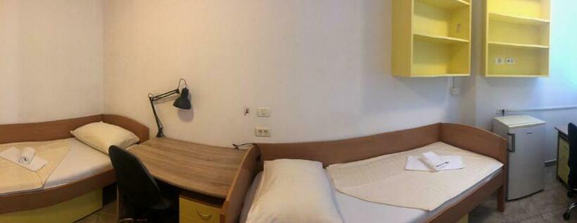 اتاق اکونومی, Prenočišča Prisoje