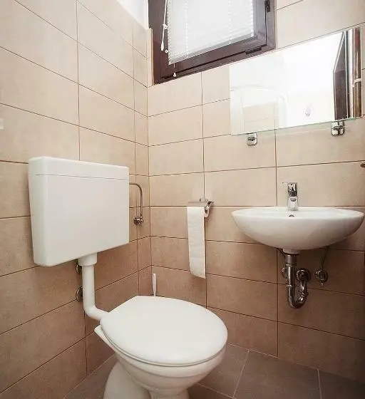اتاق اکونومی, Prenočišča Prisoje