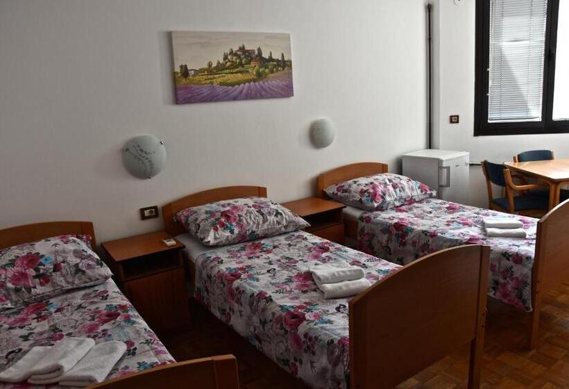 Economy Triple Room, Prenočišča Prisoje