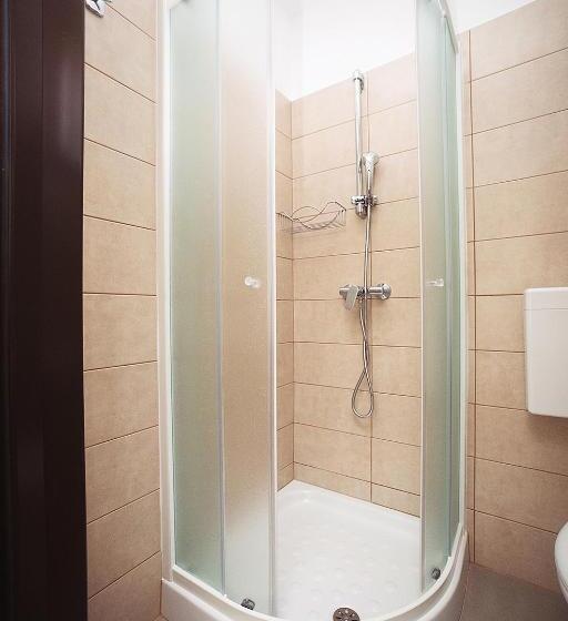 Economy Triple Room, Prenočišča Prisoje