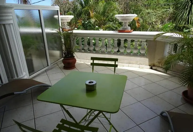 اتاق استاندارد با بالکن, Le Phoenix