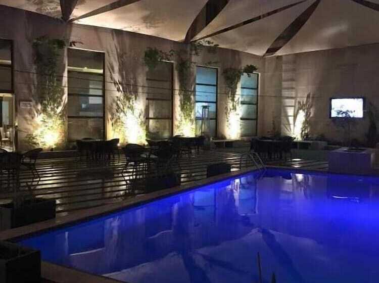 سوییت اجرایی, Voyage