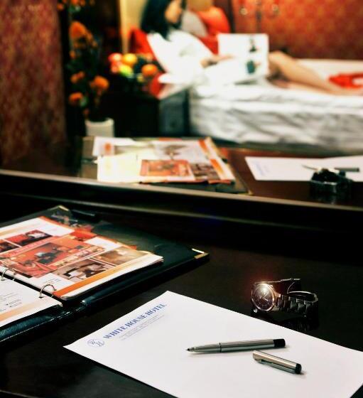 سوییت لوکس, White House