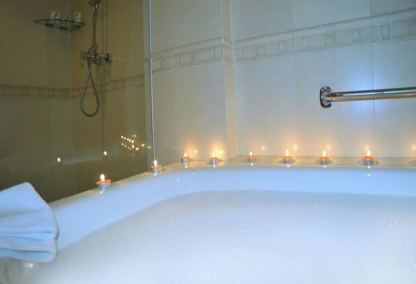 اتاق سوپریور یک تخته, White House