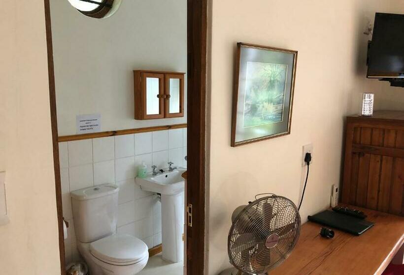 غرفة قياسية رباعية, 10 Alexander B&b