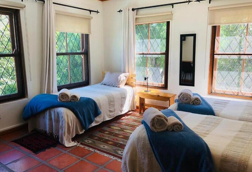 غرفة قياسية ثلاثية, 10 Alexander B&b