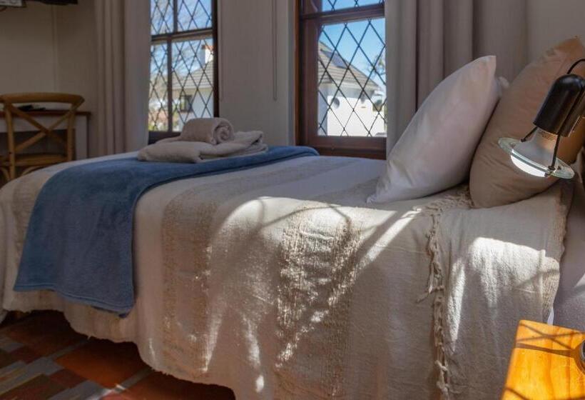 غرفة قياسية ثلاثية, 10 Alexander B&b