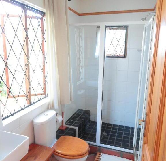 غرفة قياسية ثلاثية, 10 Alexander B&b