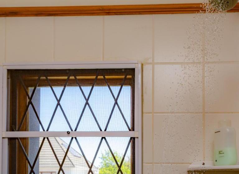 غرفة قياسية ثلاثية, 10 Alexander B&b