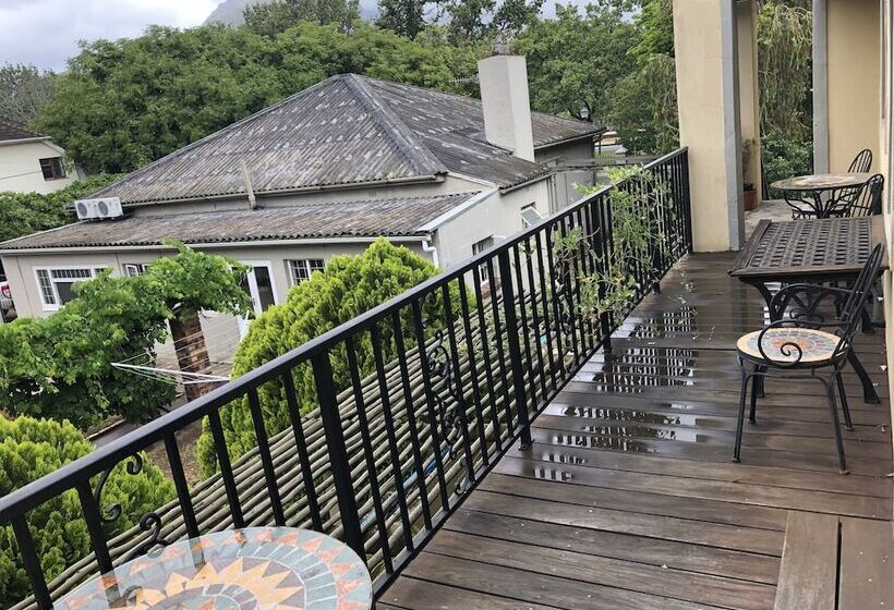 غرفة قياسية ثلاثية, 10 Alexander B&b