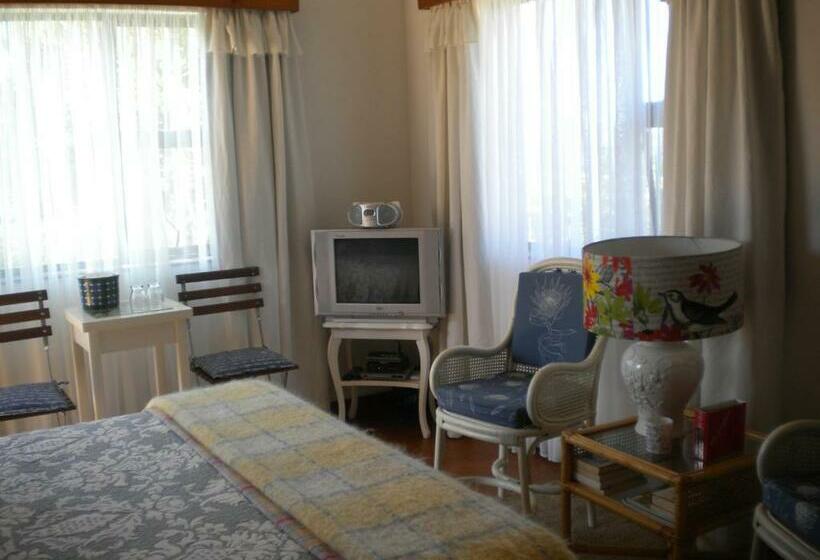 سوییت با چشم‌انداز دریا, 22 Julia B&b