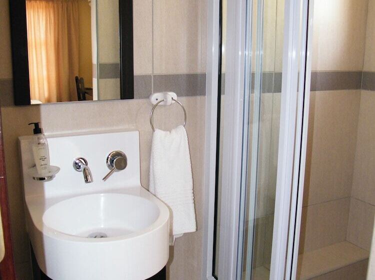 带大床的标准间, Absolute Cornwall Bed And Breakfast