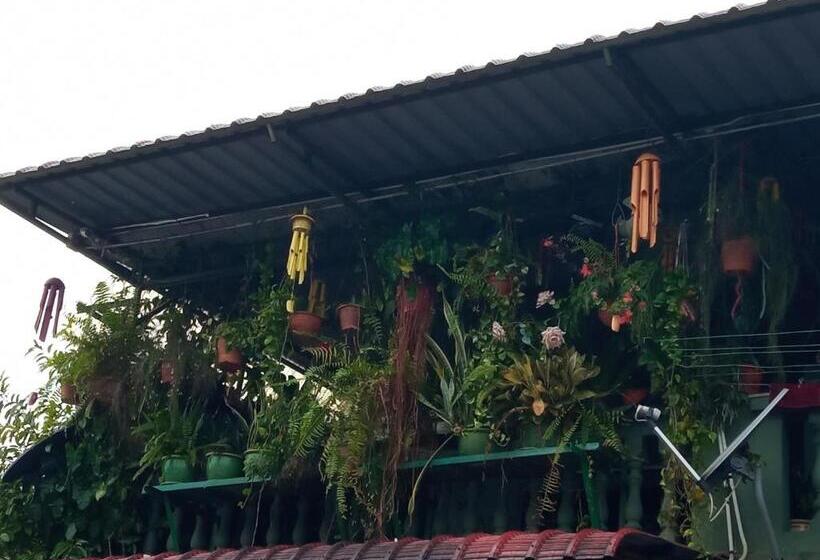 اتاق استاندارد با سرویس بهداشتی مشترک, Marco Polo Guest House