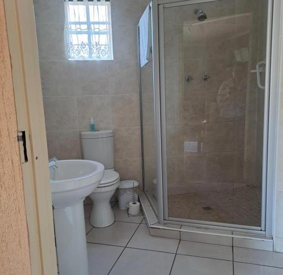 غرفة عائلية مطلّة علي الحديقة, Amigos Bed & Breakfast No Loadshedding