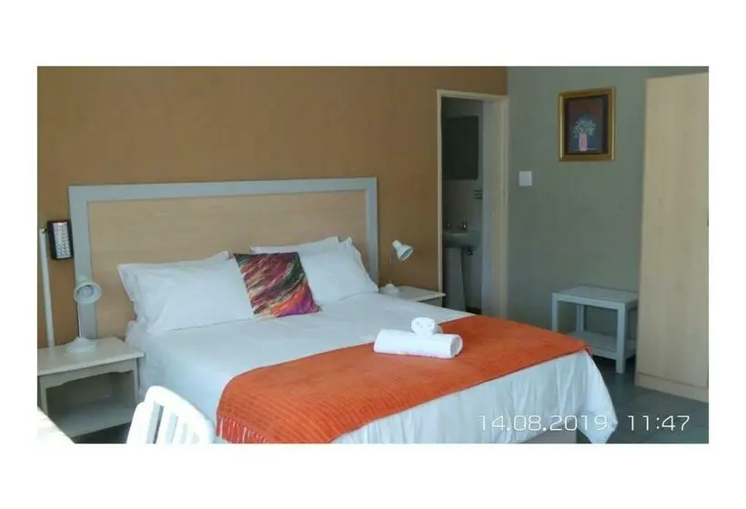 اتاق استاندارد سه نفره, Amigos Bed & Breakfast   No Loadshedding