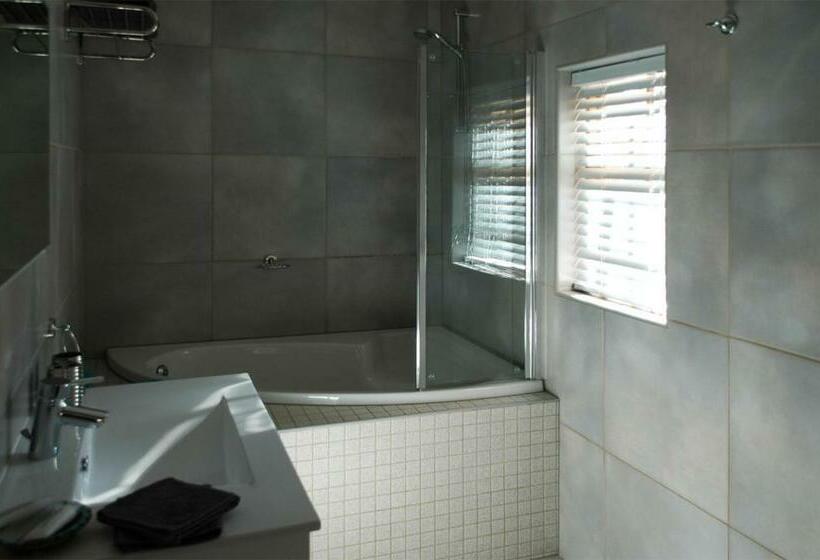 جناح, B&b Sauvignon Country Lodge