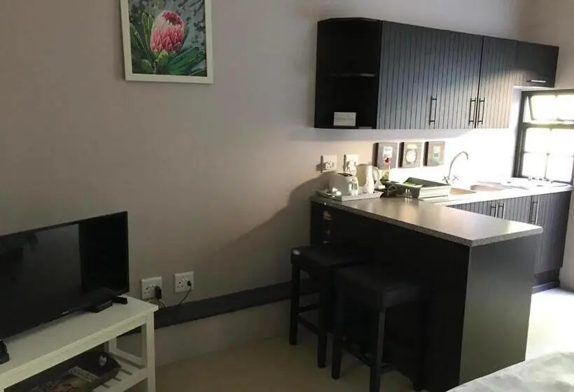 スタンダードスタジオ, B&b Sauvignon Country Lodge