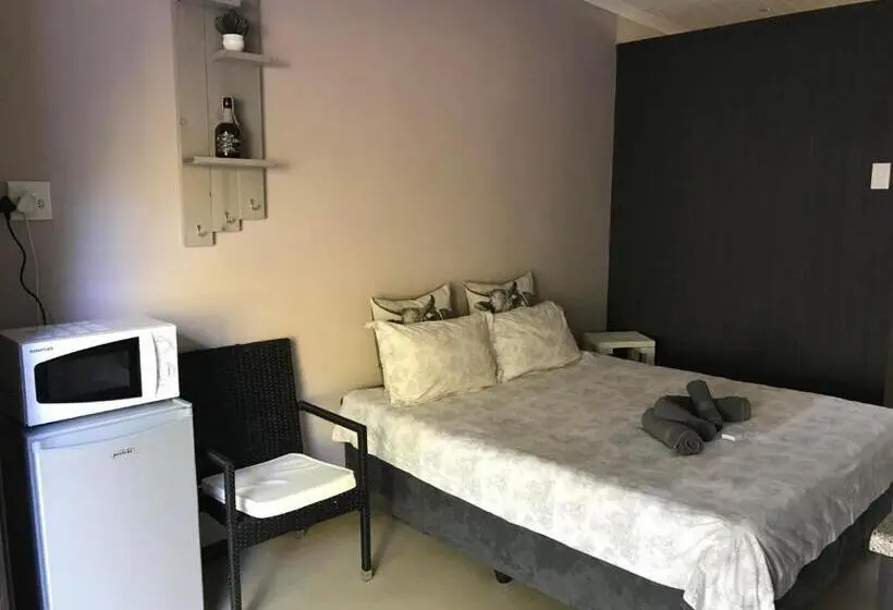 スタンダードスタジオ, B&b Sauvignon Country Lodge