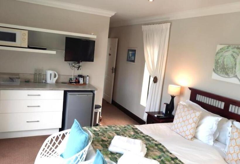 סוויטה, 6 On Protea