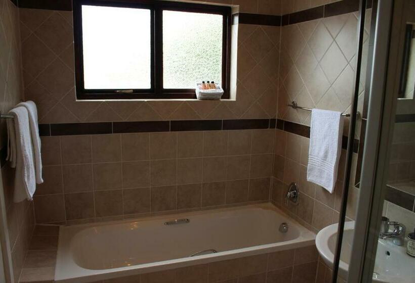 غرفة ديلوكس, Almost Heaven