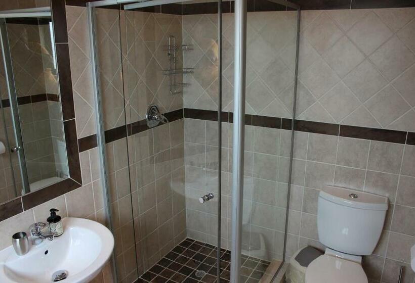 غرفة ديلوكس, Almost Heaven