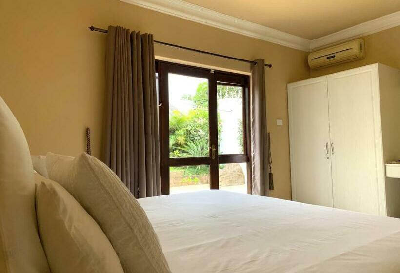 غرفة ديلوكس, Almost Heaven