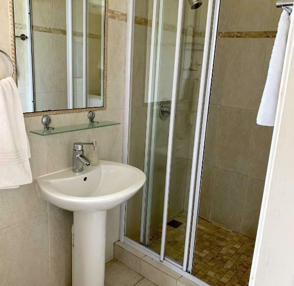 غرفة ديلوكس, Almost Heaven