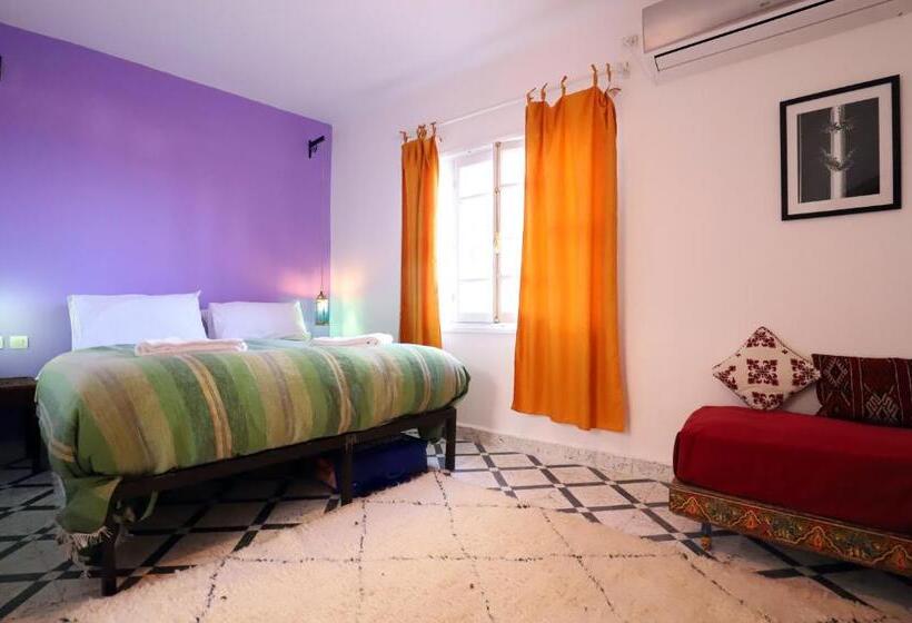 اتاق لوکس, Dar Zerhoune