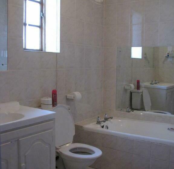 غرفة عائلية, Laings Lodge